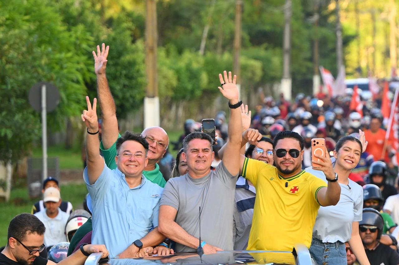David Almeida destaca fé e compromisso ao encerrar agenda em Coari