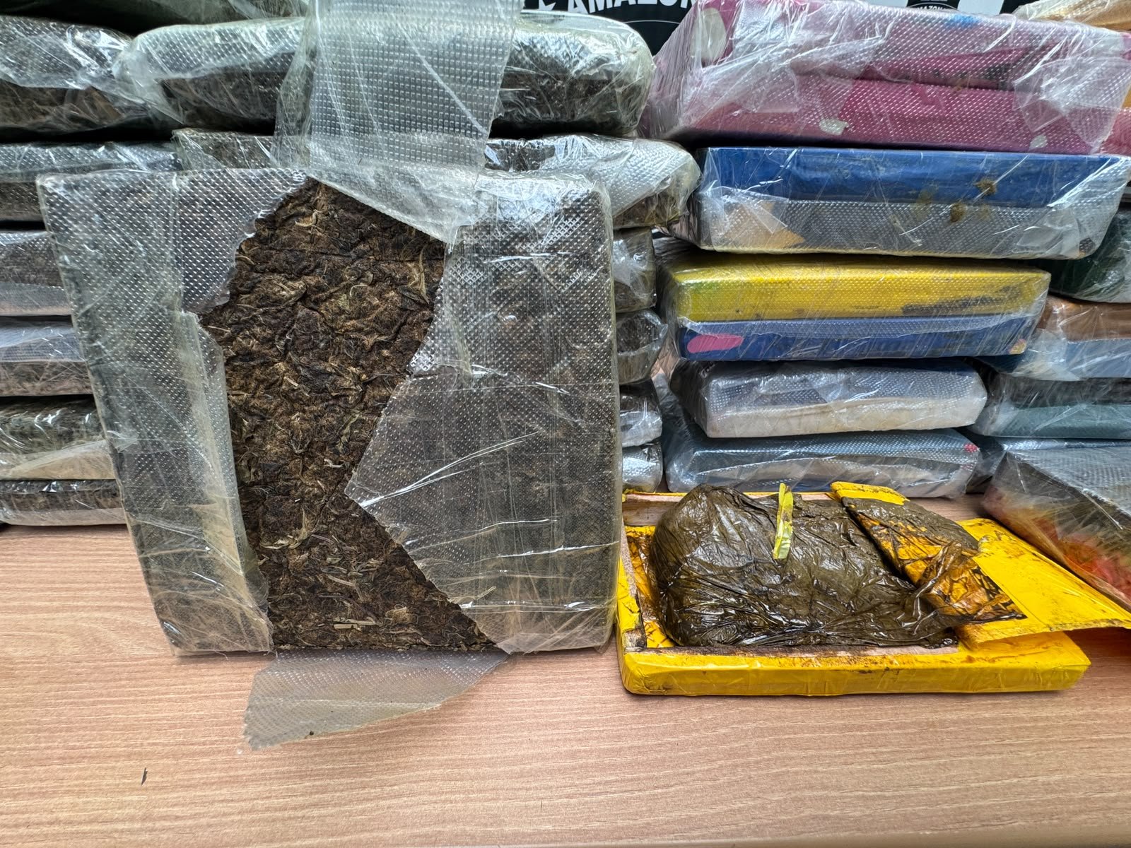 Drogas escondidas em placas solares são apreendidas antes de envio para São Paulo